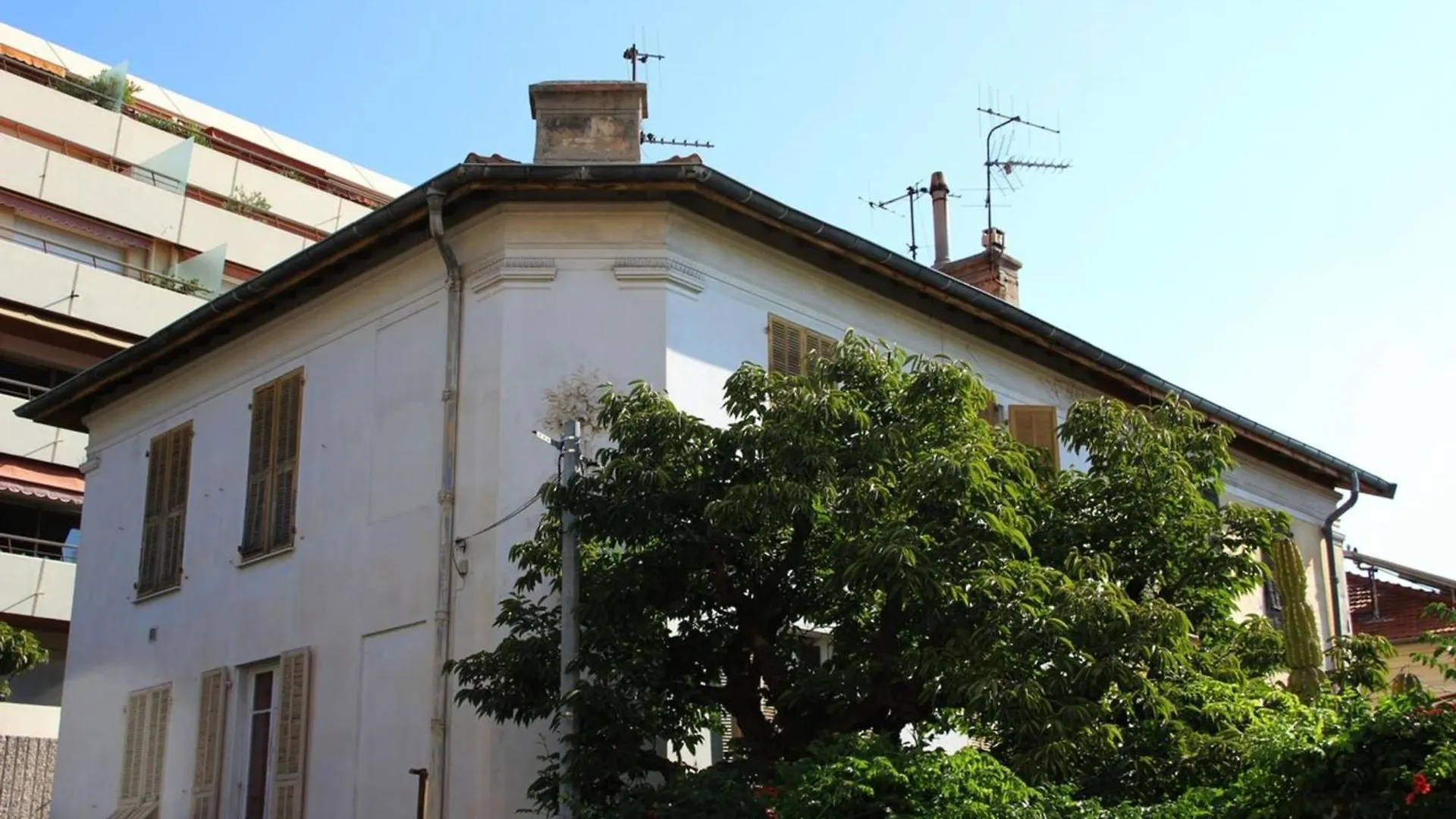 Explore Nice From Our Cozy & Quiet 2Br Aptparking