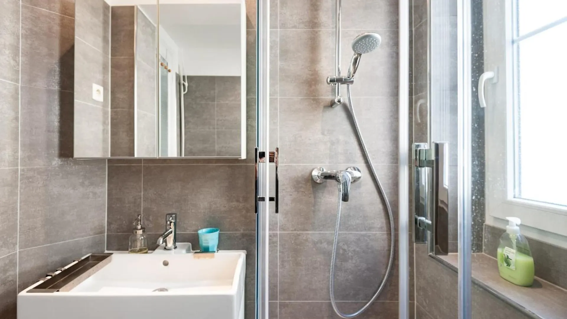 Explore Nice From Our Cozy & Quiet 2Br Aptparking