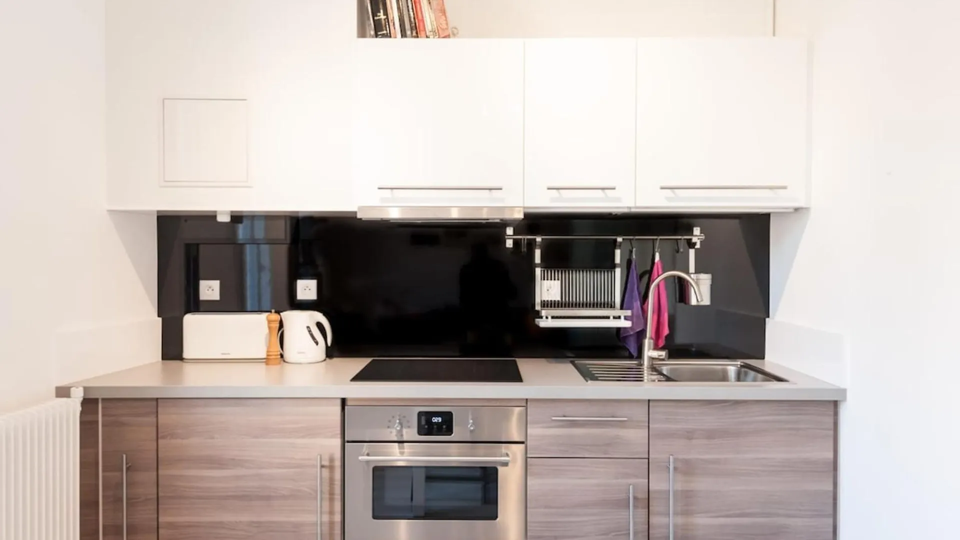 Explore Nice From Our Cozy & Quiet 2Br Aptparking Apartment