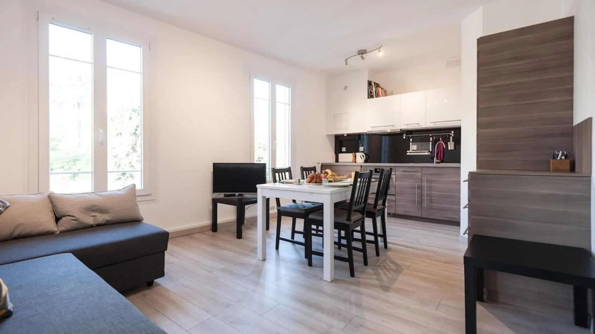 Explore Nice From Our Cozy & Quiet 2Br Aptparking Apartment