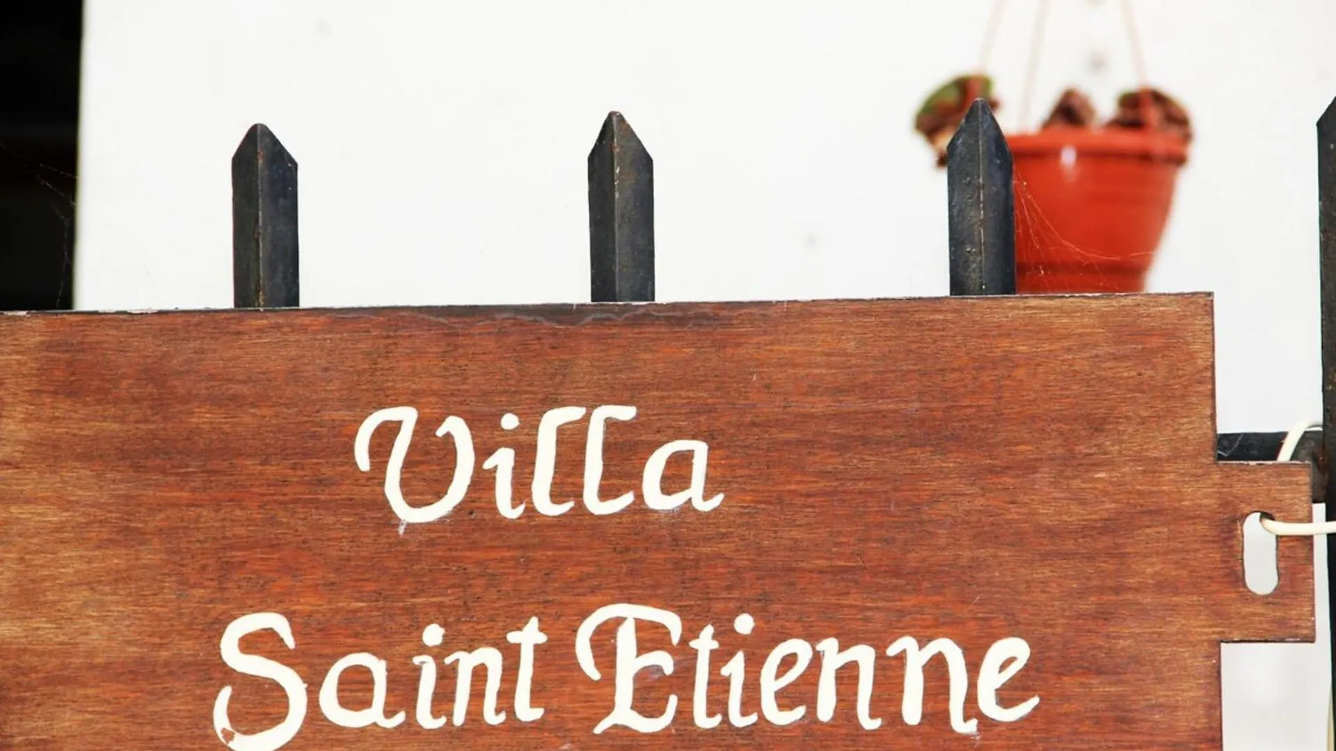 Explore Nice From Our Cozy & Quiet 2Br Aptparking Apartment